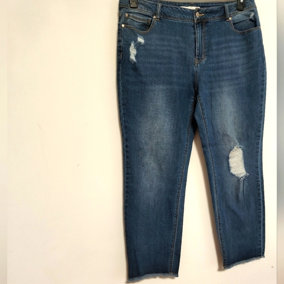 City Chic Blue Distressed Straight Leg Jeans / Size 16 - Picture 2 of 7